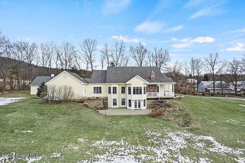 2nd image of 1133 Bay Road