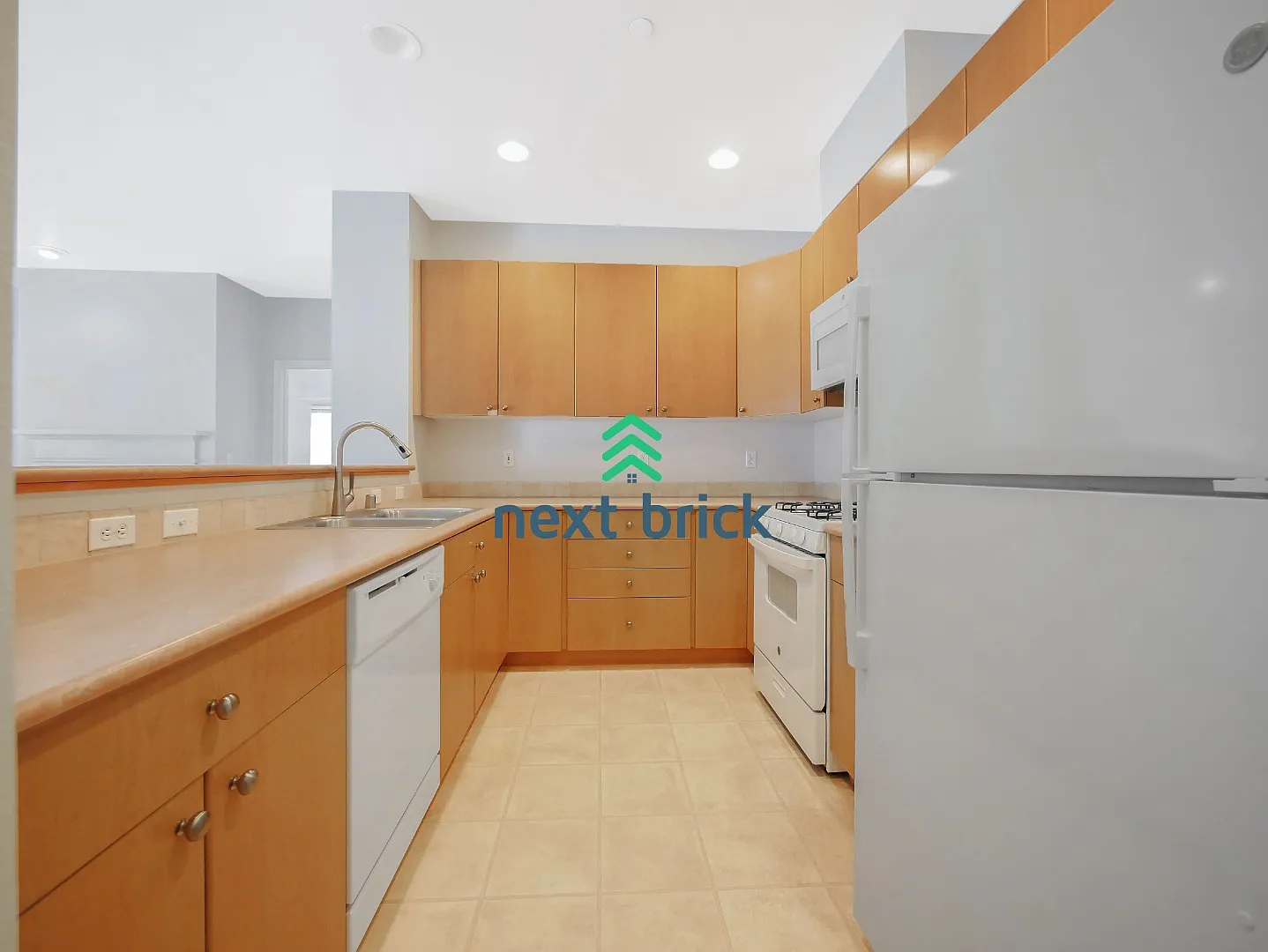 "Spacious 2-bedroom, 2 bathrooms in Prime Renton Location!" — Photo 2