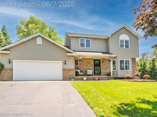 6713 Cheddar Valley Dr, Brighton, MI 48116