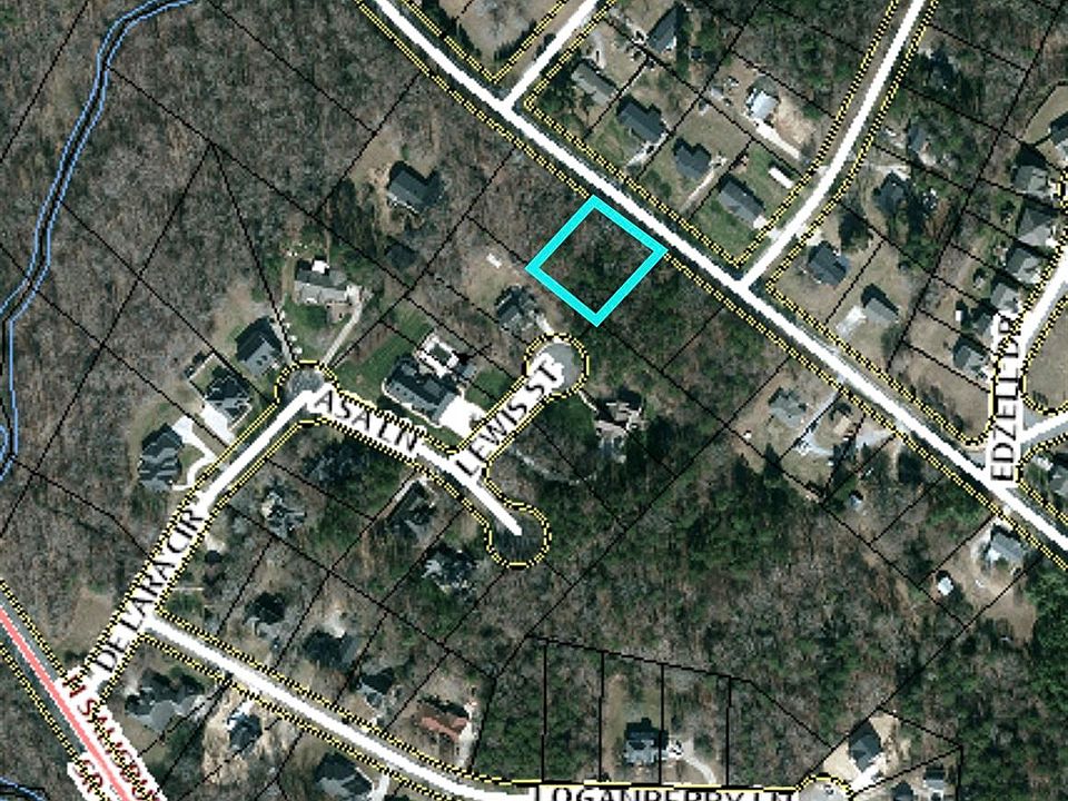 2nd image of 13 Stokes Ferry Rd #13