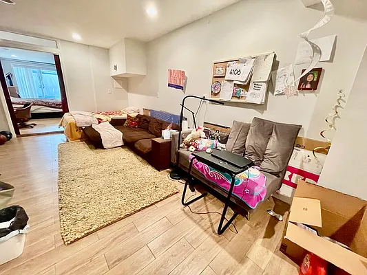 Rented by R New York | media 42