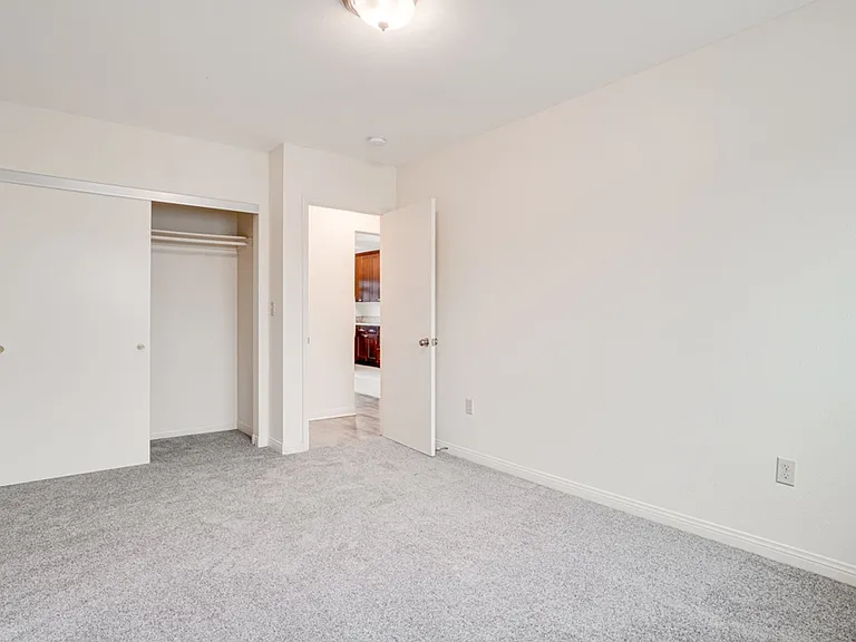 3846 Van Dyke Ave — Photo 9