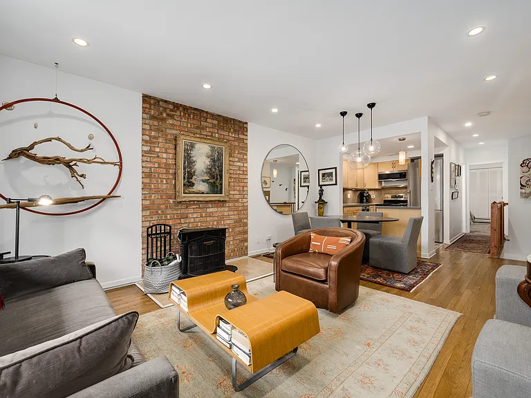 235 W Eugenie St #M2-G8 — Photo 3