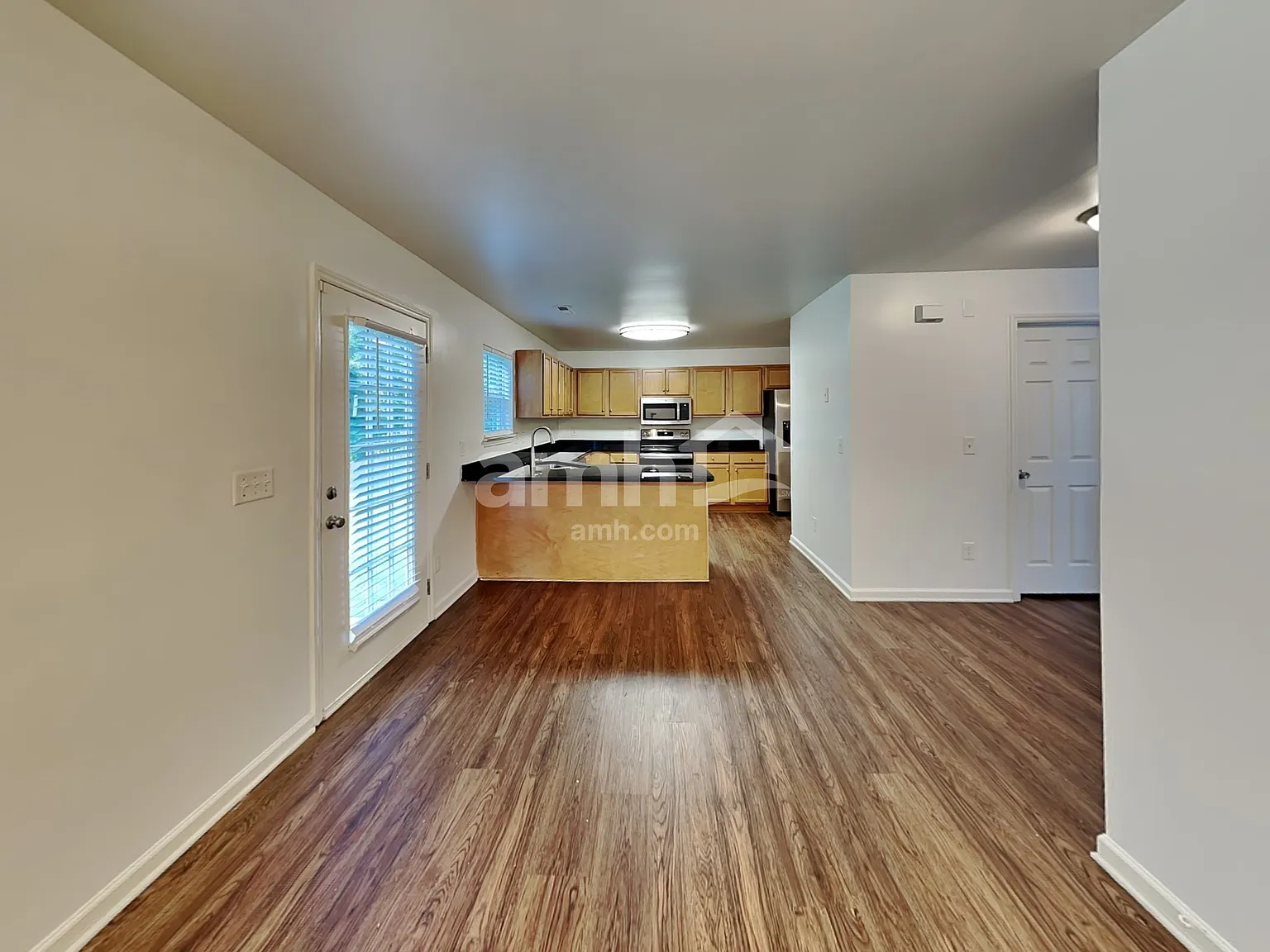 3 bed, 2.5 bath, 1836 sqft, $2,085 — Photo 4