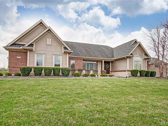3rd image of 204 Stratford Ln