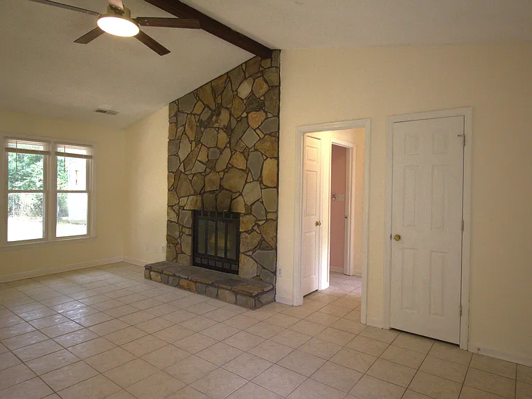 1025 Kinsey Dr SE — Photo 4