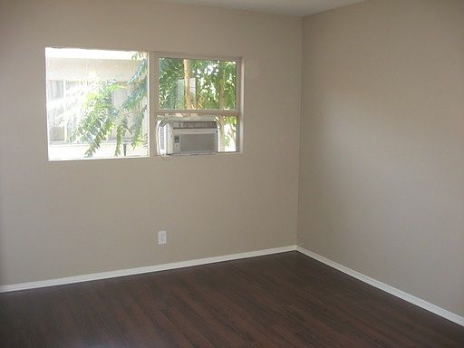 3rd image of 7111 Whitsett Ave