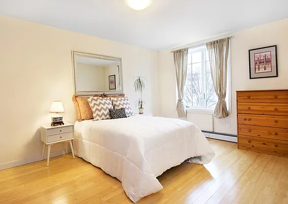 Sold by Brooklyn Bridge | media 10