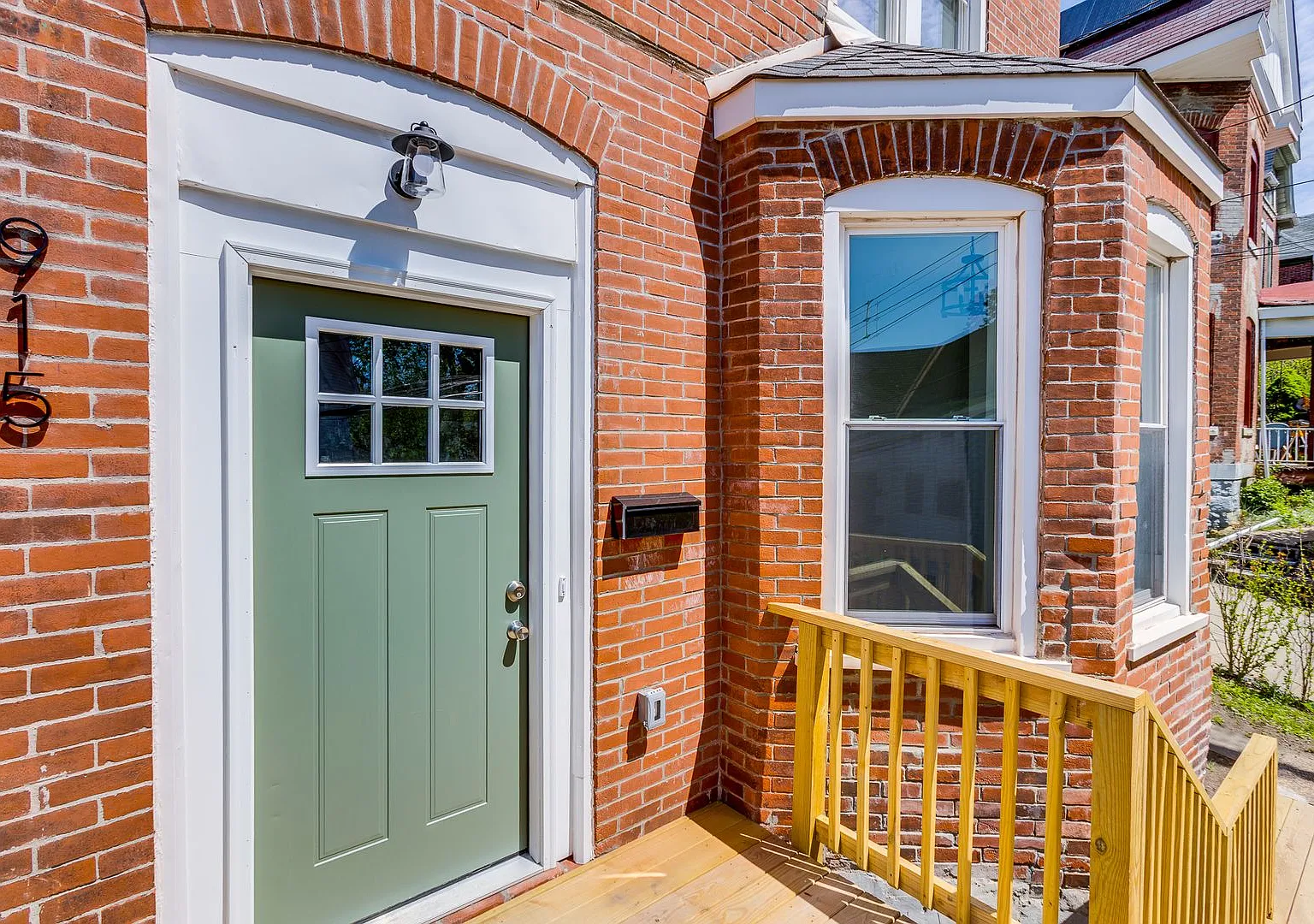 Available NOW! Renovated from top to bottom! — Photo 2