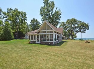 33120 Lake Rd, Avon Lake, OH 44012