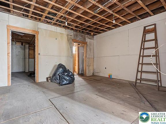 3rd image of 813 Ferry St