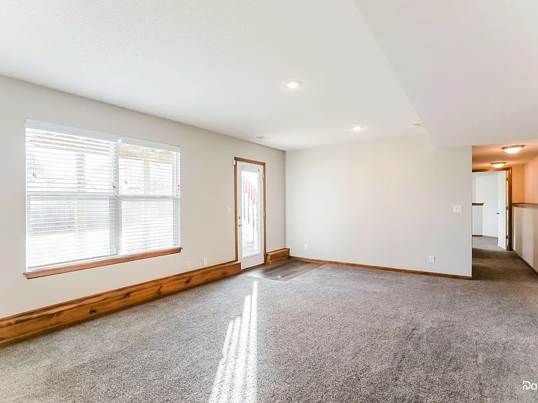 1013 Tudor Dr — Photo 7