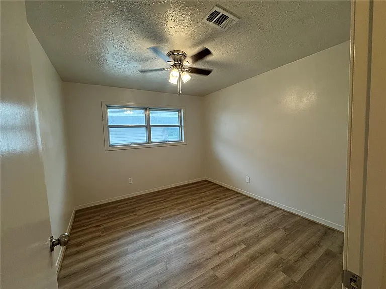 2611 Prairie Ave — Photo 18