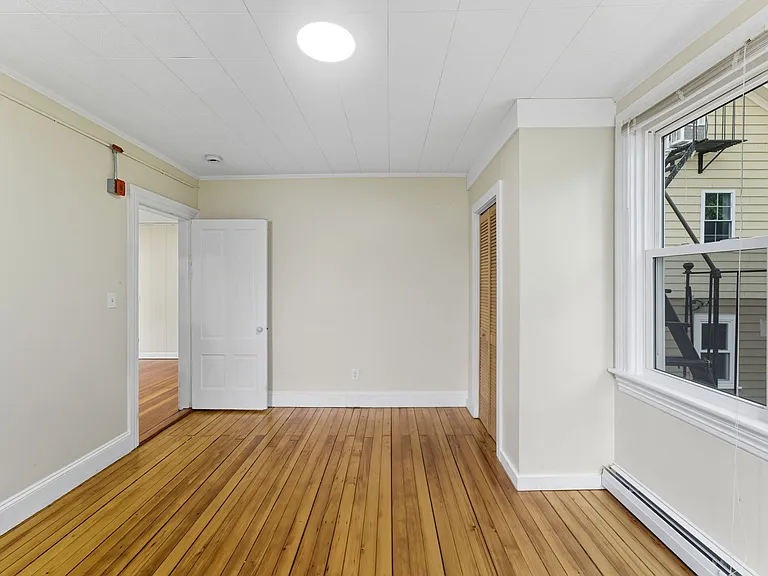46 E Transit St #1R — Photo 13