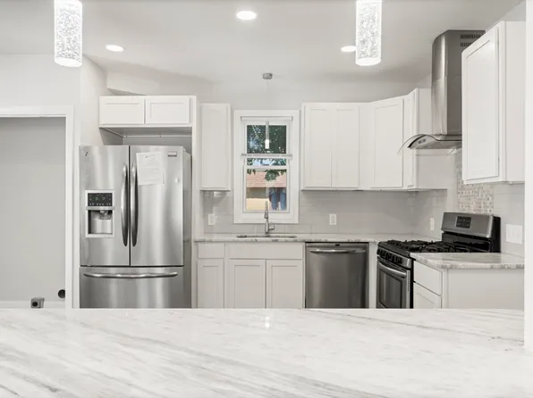 665 N Main St, East Longmeadow, MA 01028