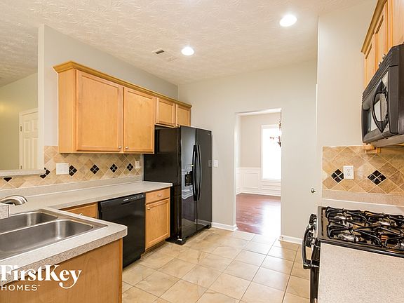 5th image of 2034 Longmont Dr