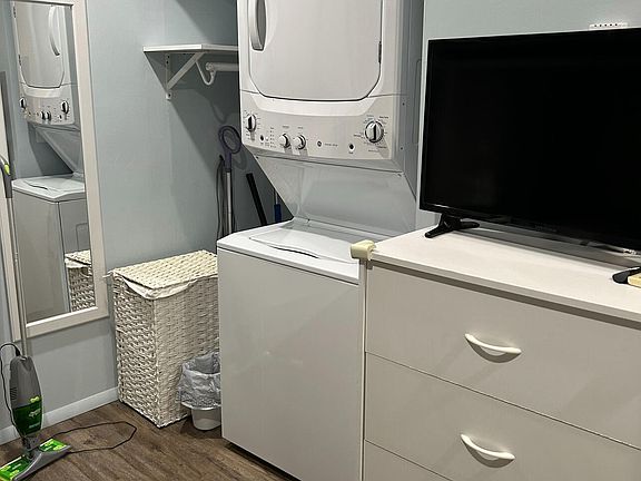 2nd image of 14 Bay Blvd APT 10