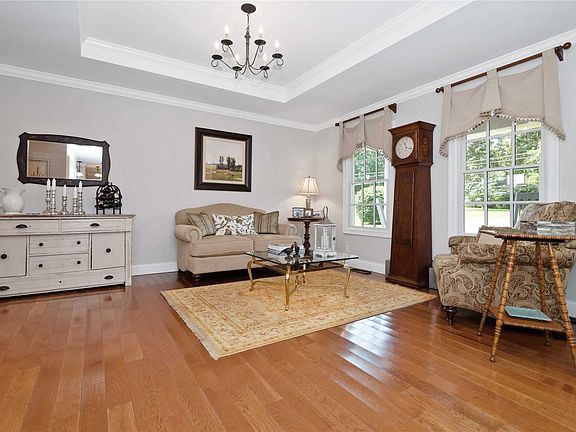 4th image of 61 Homewood Dr