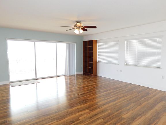 5th image of 561 Casa Bella Dr Unit 406
