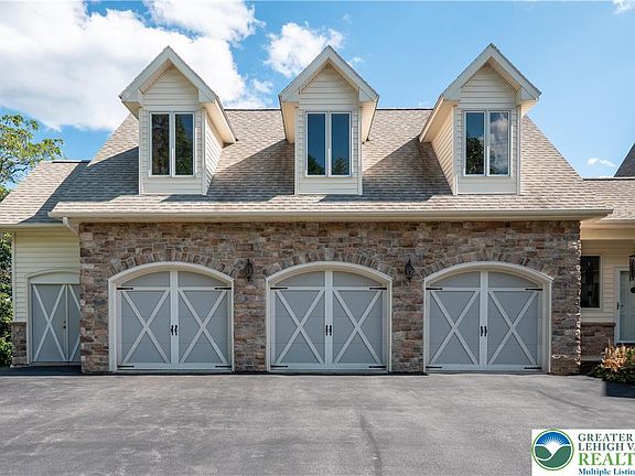 3rd image of 6410 Sweetbriar Ln