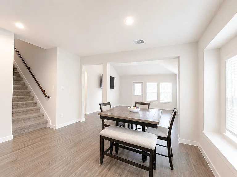 323 Bennett St — Photo 7