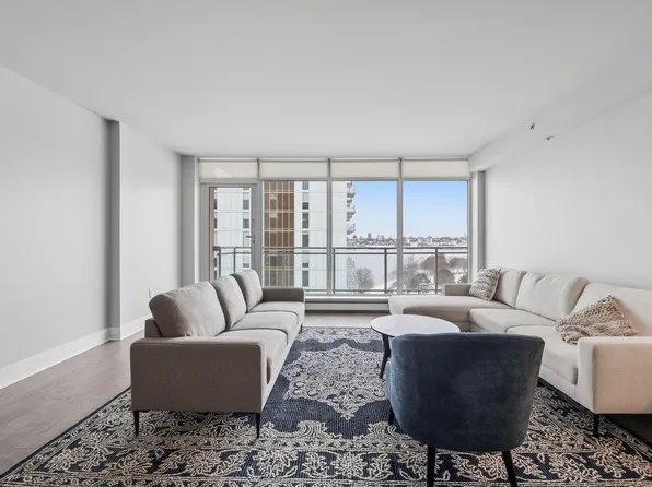 15 Kings Wharf Pl #806, Halifax, NS B2Y 0C2