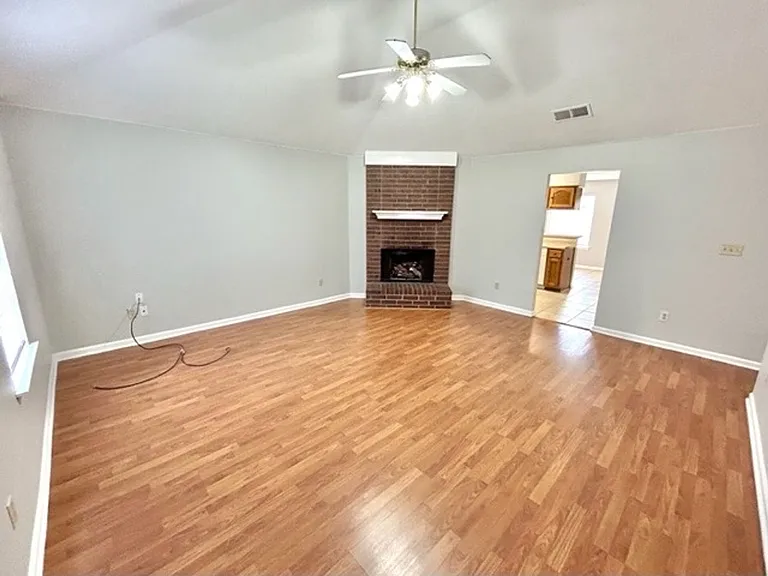 5435 Gardendale St — Photo 2