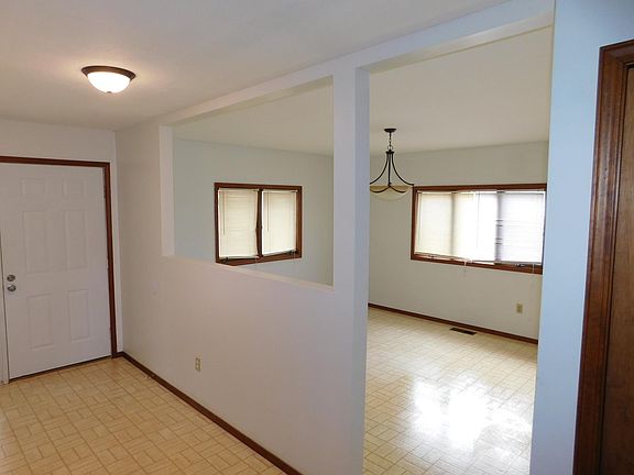 Dining room & front door