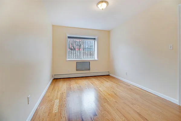 Rented by The Agency | media 3