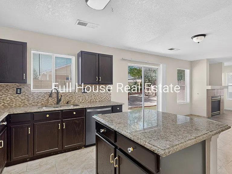 7320 Quartzite Ave NW — Photo 9