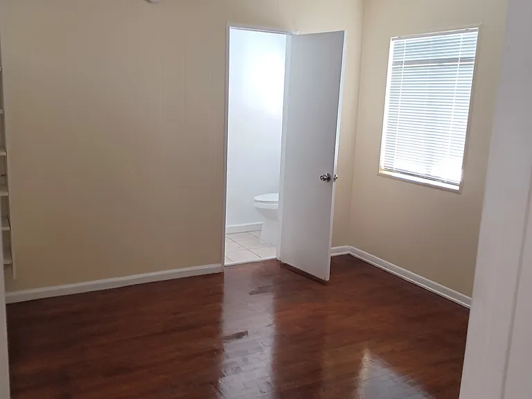 10847 Saticoy St — Photo 16