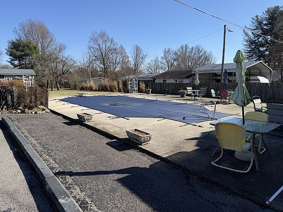 2nd image of 914 Faulkner Springs Rd