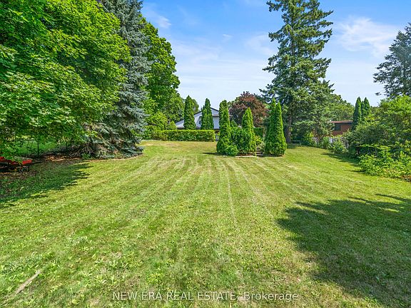 3rd image of 261 Pinetree Way