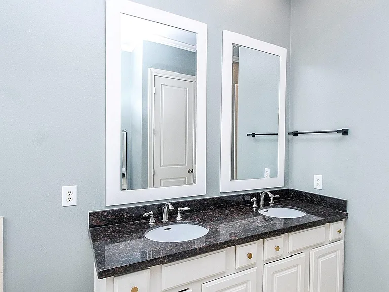 2222 Hilshire Lake Dr — Photo 27
