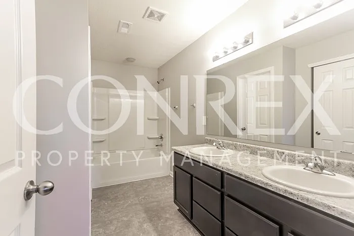 2111 Oaks Dr #12 — Photo 7