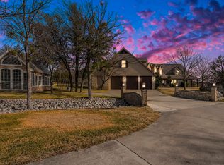 892 Meadow Hill Rd, Fort Worth, TX 76108