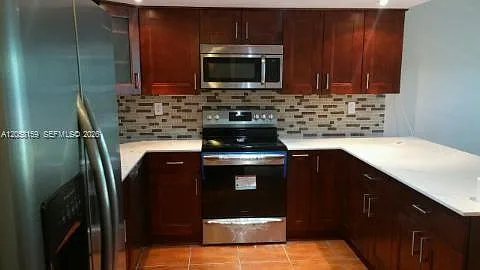 2200 NE 7th St #1 — Photo 3