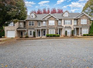 660 Friendway Rd, Greensboro, NC 27410