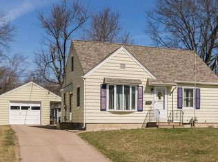 1464 Miami Dr NE, Cedar Rapids, IA 52402