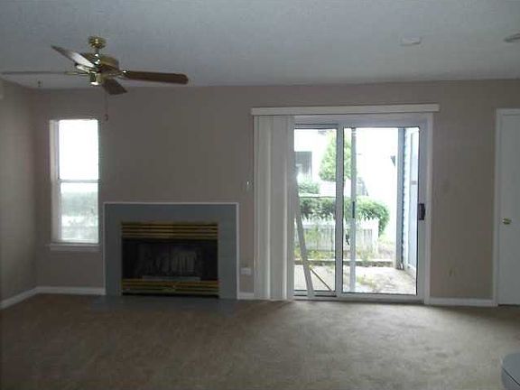 5th image of 8 Ridgewood Pkwy APT B