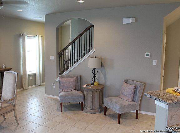 4th image of 102 Kathy Dr