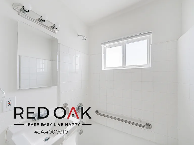 8720 Owensmouth Ave #9 — Photo 9