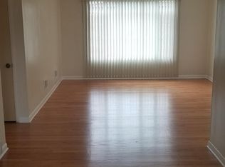 747 N Linden Ave #2W, Waukegan, IL 60085