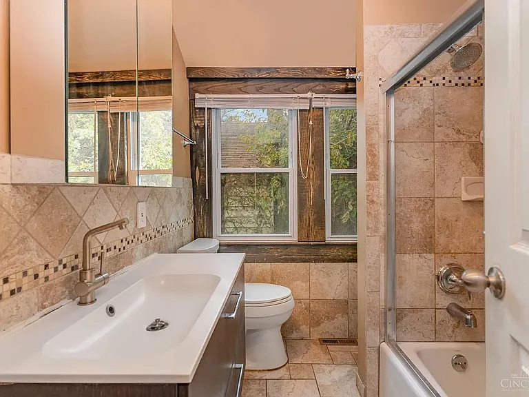 2341 Chickasaw St — Photo 3