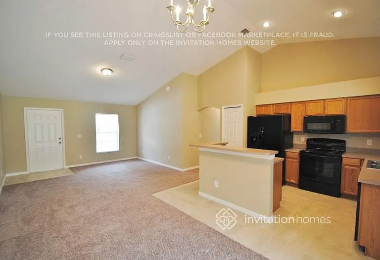 1148 Wyoming Dr SE — Photo 3