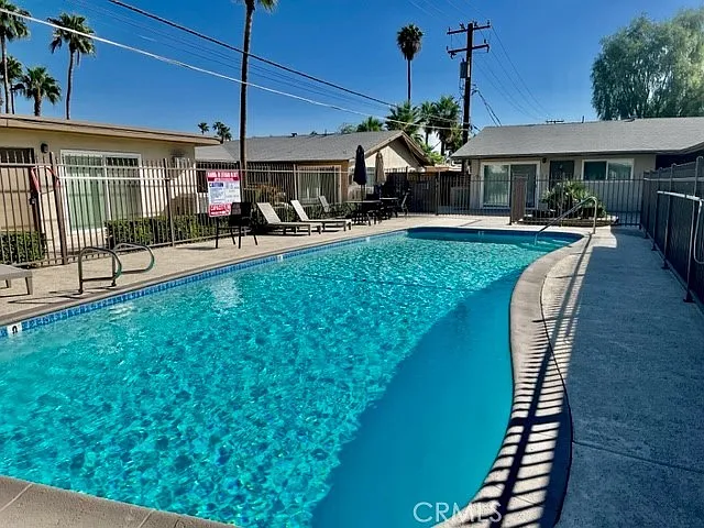 685 E Vista Chino #A