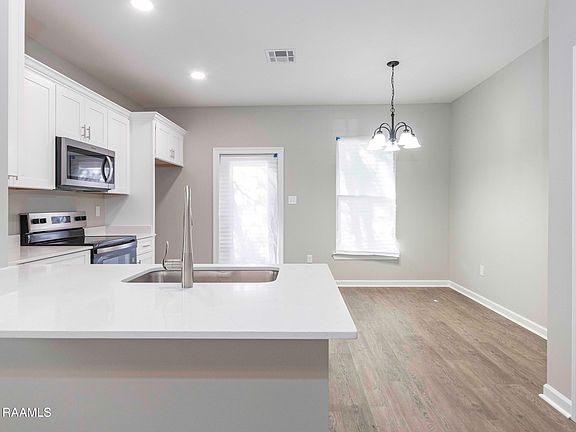 3rd image of 104 Jantz Dr
