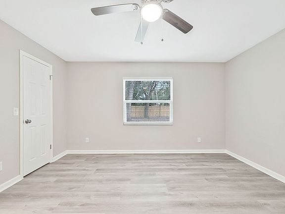 4th image of 2442 Brookside Ave
