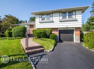 23 Harcourt Rd, Plainview, NY 11803