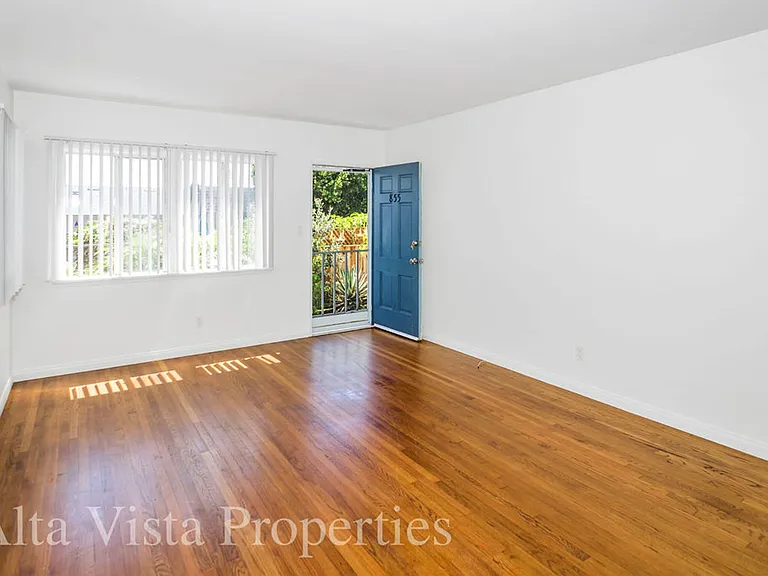 855 Emerald St — Photo 21